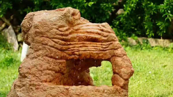 Wunderschöner, einzigartiger Brunnen aus Naturstein - Maße: ca. 80x 100 cm I Höhe: ca. 95 cm 
