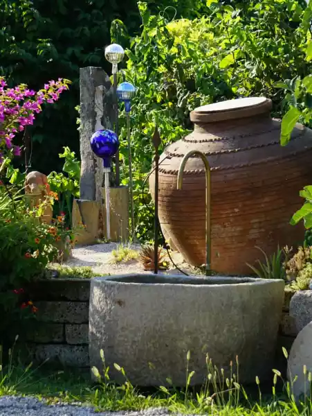 Historischer halbrunder Sandstein Brunnen - Maße ca. 90 x 65 x H 50 cm